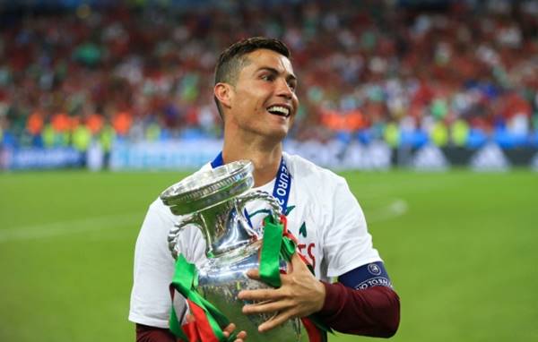 Ronaldo nói được những ngôn ngữ nào?