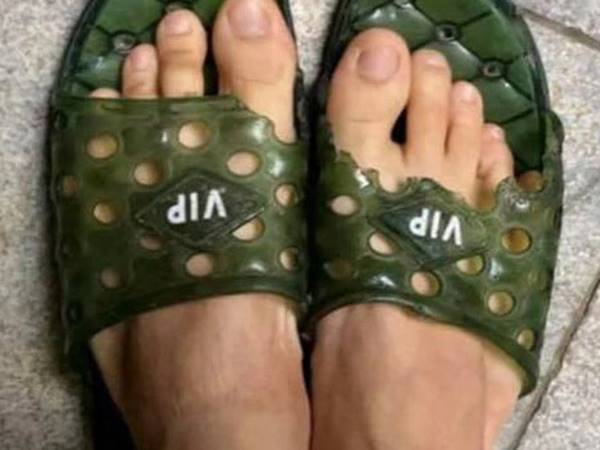 Mơ thấy đi đôi dép rách Mơ thấy đi đôi dép rách