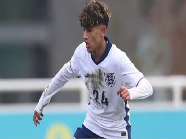 Sự hỗ trợ đặc biệt từ ban huấn luyện và các huyền thoại