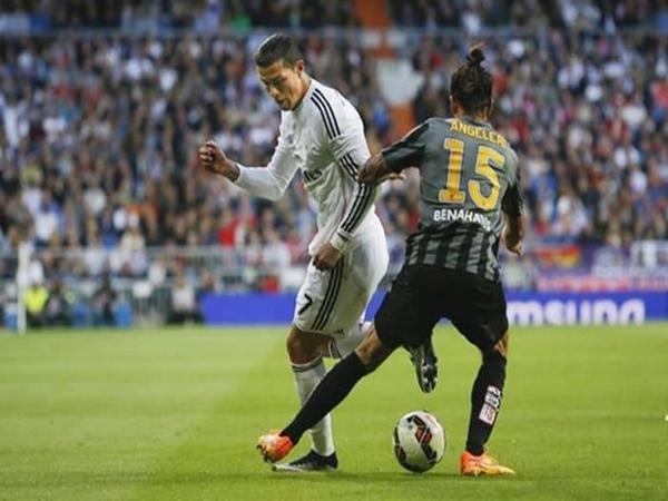 Kỹ thuật qua người trong bóng đá là gì?