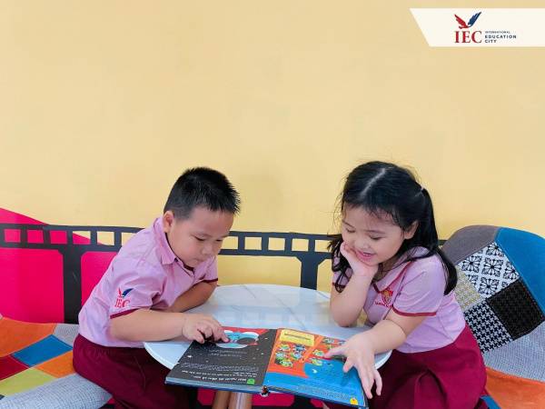 Nằm mơ thấy bạn cùng lớp có số gì tài lộc, có điềm gì Nằm mơ thấy bạn cùng lớp có số gì tài lộc, có điềm gì