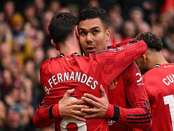 Hàng thủ Liverpool tiếp tục gây thất vọng